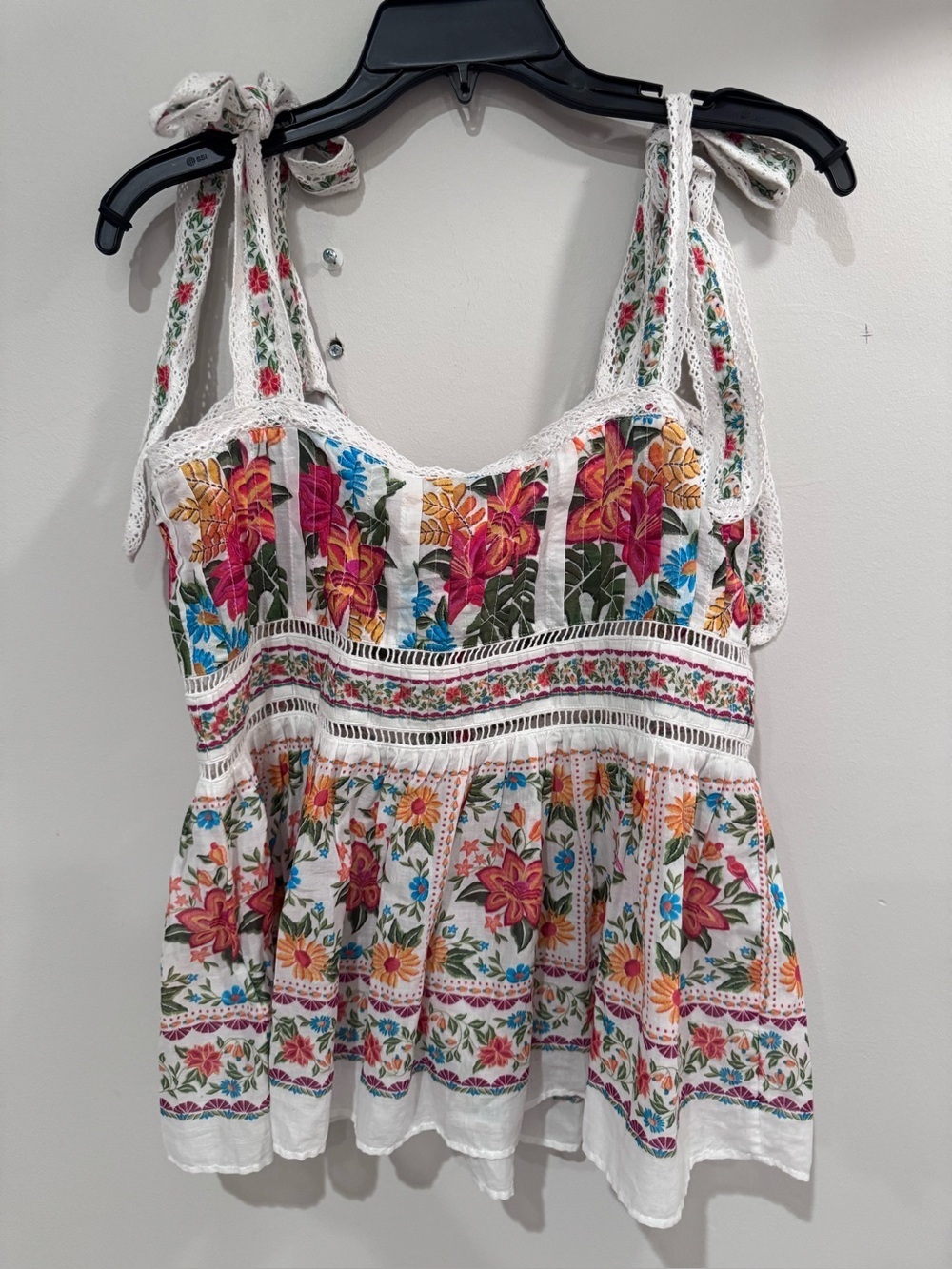 FARM Rio Off White Bloom Garden Sleeveless Blouse size medium - Picture 5 of 9